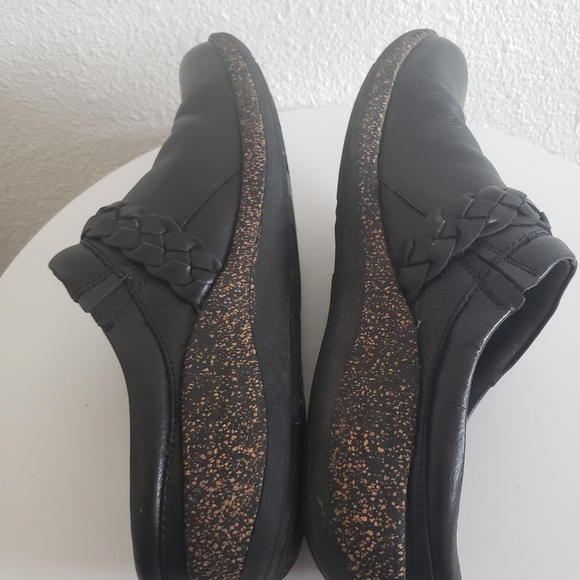 Aetrex Libby Comfort Clog Black Leather Slipons - Picture 4 of 11